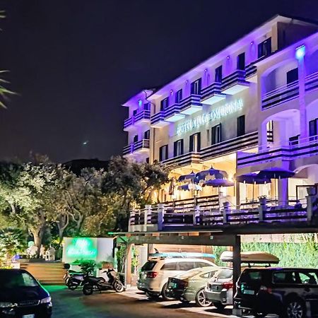 欧姆布洛萨别墅酒店 费拉约港 外观 照片
